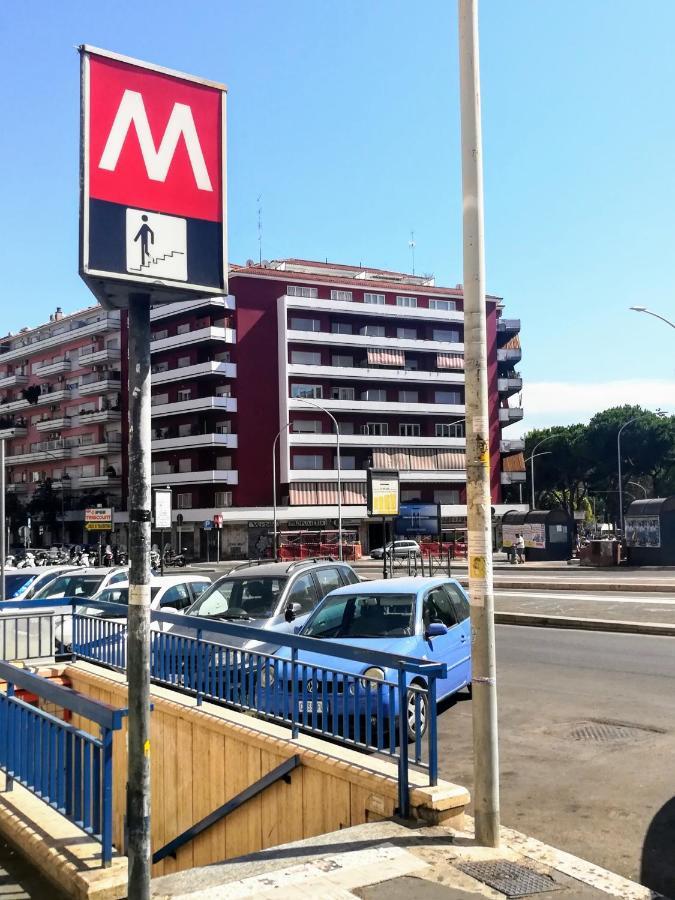Attico Luminoso Terrazza Metro A Aria Cond Wifi Appartamento